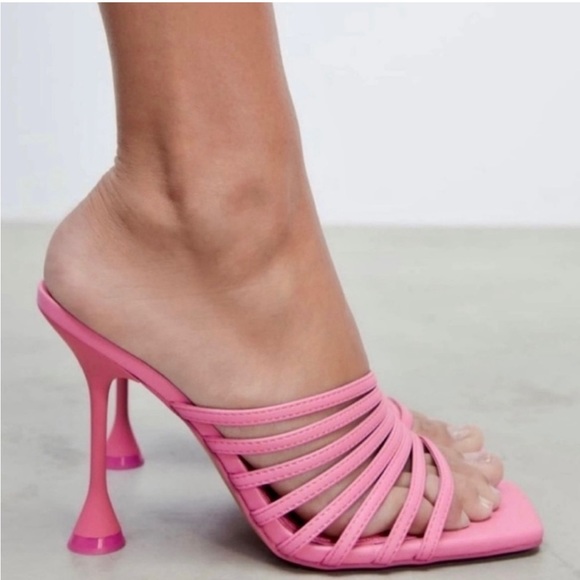 💗ZARA💗Pink Strappy Sandals - Picture 2 of 6